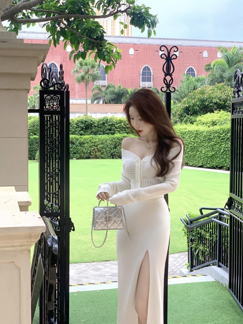 Suit for women 2023 new style handmade crochet atmosphere knitted off-shoulder sweater pure lust style high waist half-body hip skirt