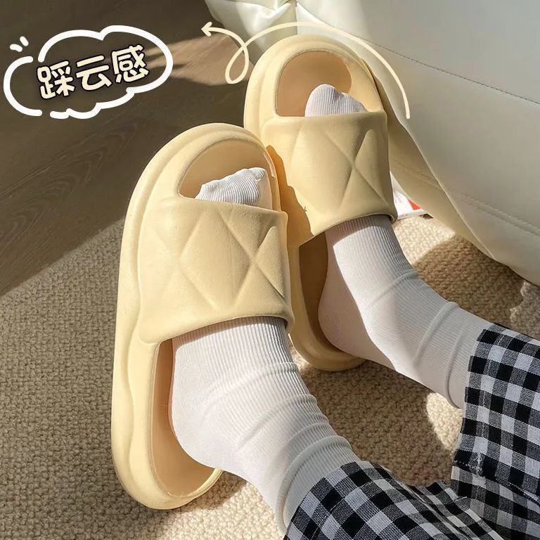Slippers women's summer thick bottom stepping on shit feeling 2023 new home solid color indoor sandals and slippers women's summer outerwear with a sense of luxury