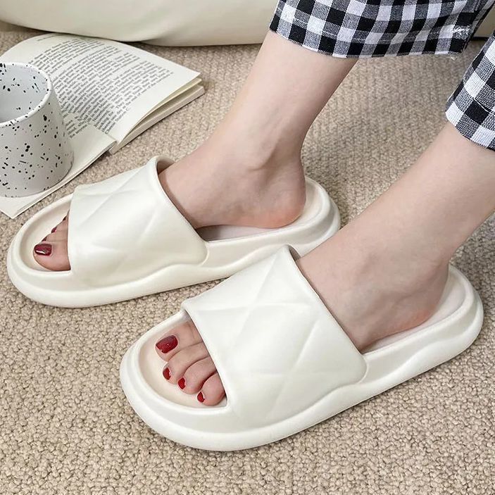 Slippers women's summer thick bottom stepping on shit feeling couples home indoor bathroom bath non-slip high-end sandals and slippers for men