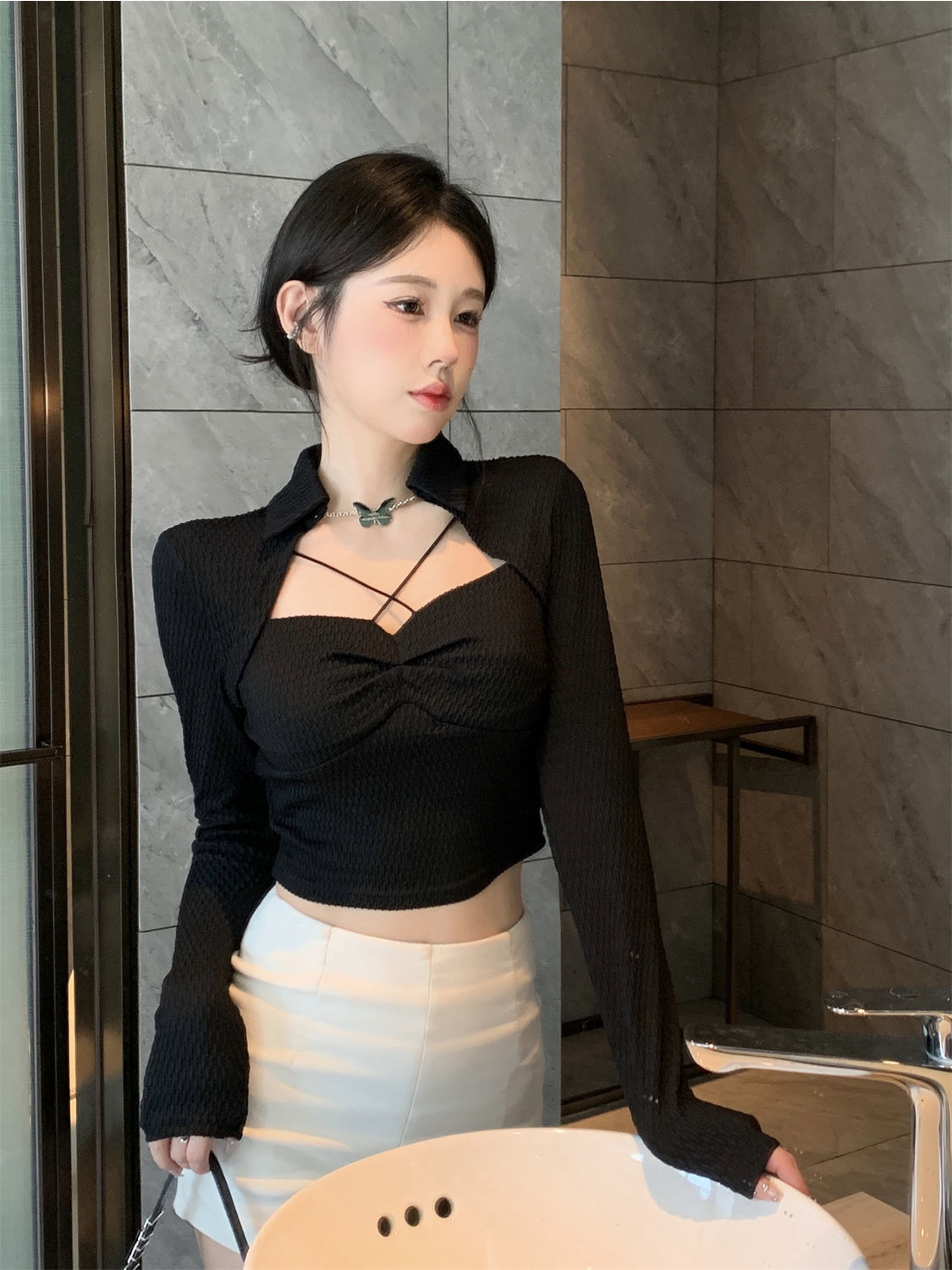性感辣妹風鏤空交叉上衣女復古小眾翻領短款長袖打底衫黑色T恤秋