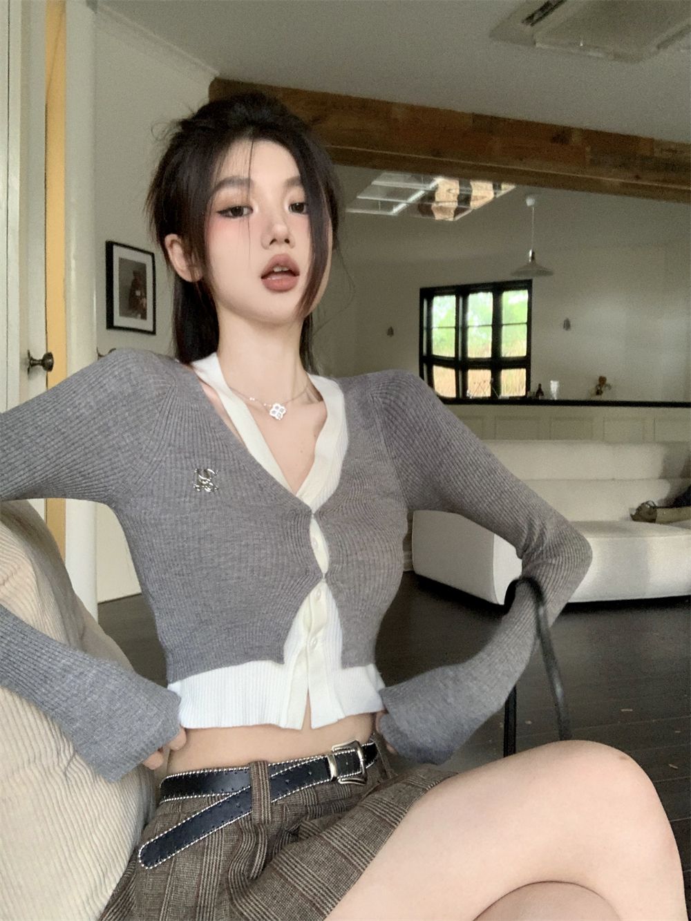 秋季2023新款辣妹設計感V領撞色不規則假兩件短款長袖針織衫女裝