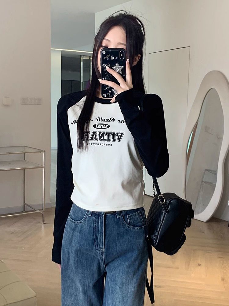 插肩袖T恤秋季2023新款女裝修身純棉印花打底衫設計感褶皺短上衣