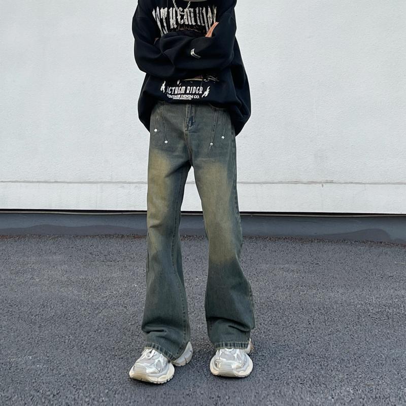 Stay away from the high street if you are not trendy. American retro distressed washed yellow mud-dyed jeans for men. Loose micro-flare slim pants.