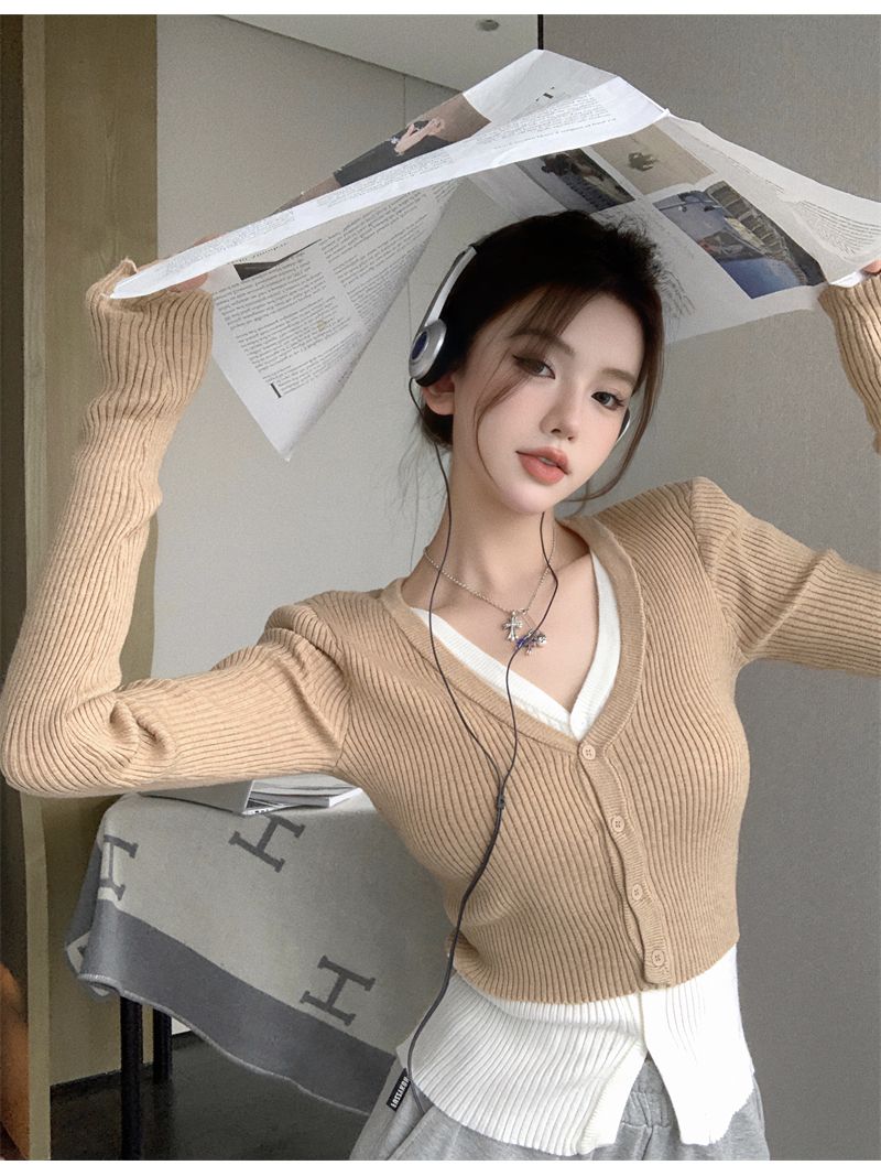 Fake two-piece v-neck sweater cardigan for women in autumn and winter, pure desire hottie short top, unique and unique knitted bottoming shirt