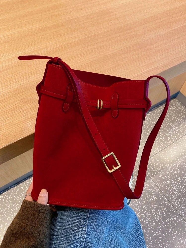 Red retro women's bucket bag 2023 new niche design single shoulder crossbody bag high-end bride wedding bag
