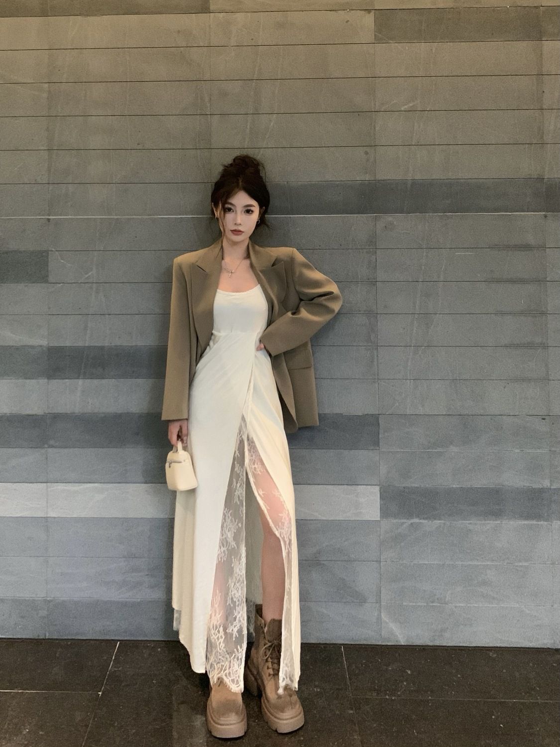 美拉德穿搭卡其色西裝外套女秋季高級感西服氣質中長款小個子上衣