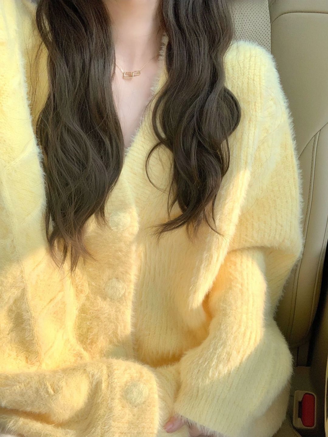 黃色奶系穿搭v領軟糯針織開衫女秋冬超好看溫柔仙女毛衣外套上衣