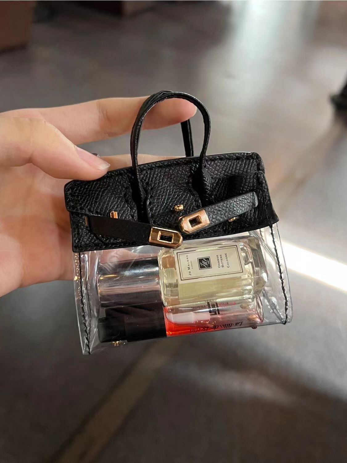 Mini niche explosive key case, light luxury, high-end feel, handheld bag, 2023 new trendy brand, niche design, small square bag
