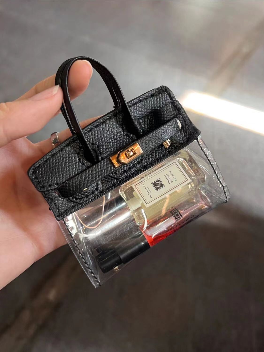 Mini niche explosive key case, light luxury, high-end feel, handheld bag, 2023 new trendy brand, niche design, small square bag