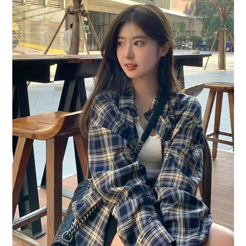 Plaid long-sleeved chic Hong Kong style retro thin shirt women's loose 2024 spring and autumn shirt power style jacket