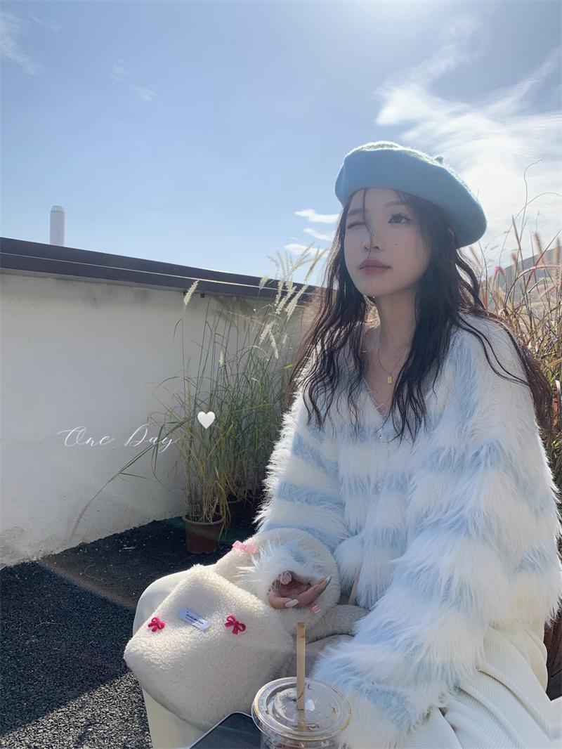 溫柔氣質條紋v領長袖仿水貂毛絨外套女秋季寬鬆短款毛衣開衫上衣