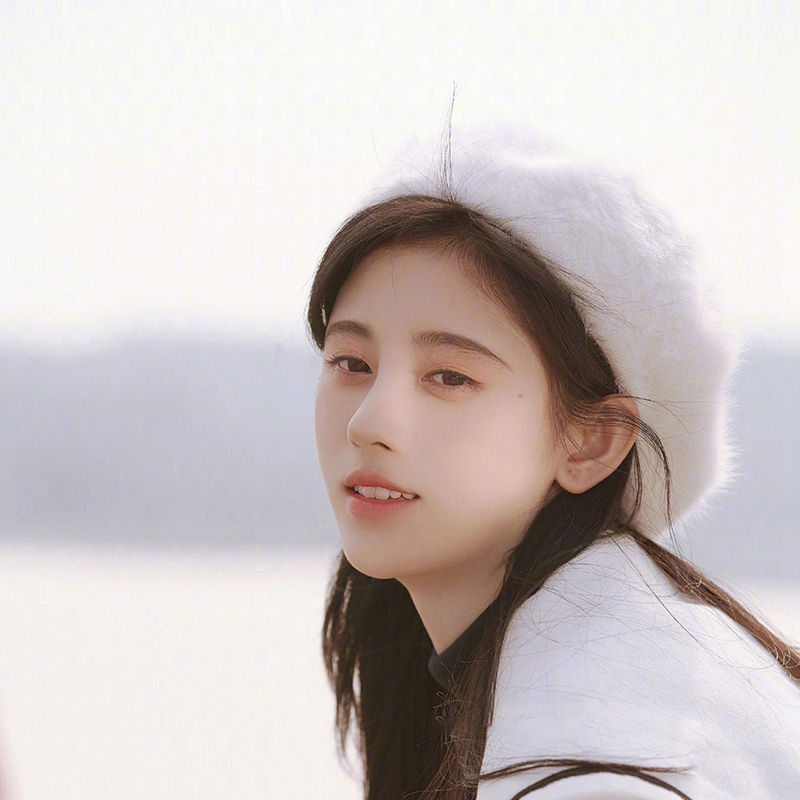 白色兔毛贝雷帽女秋冬季韩版显脸小毛绒蓓蕾画家帽日系大头围帽子