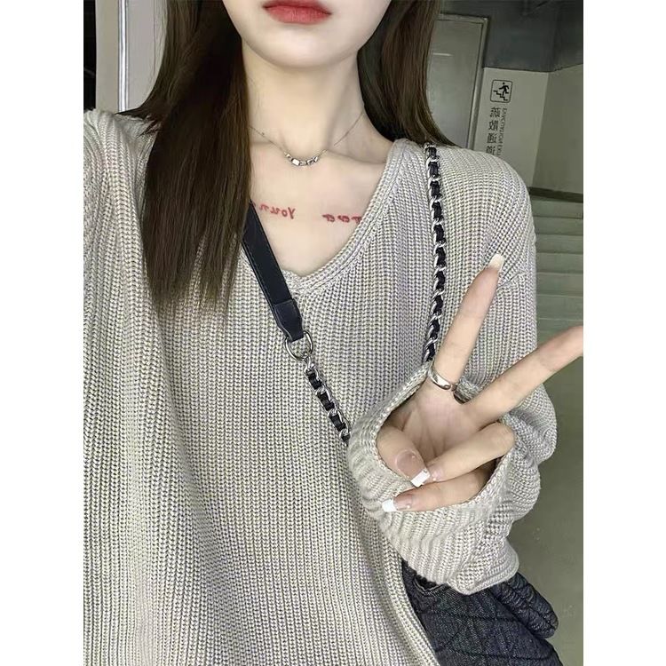寬鬆V領黑色毛衣女慵懶風2023秋冬新款高級感長袖套頭針織衫上衣