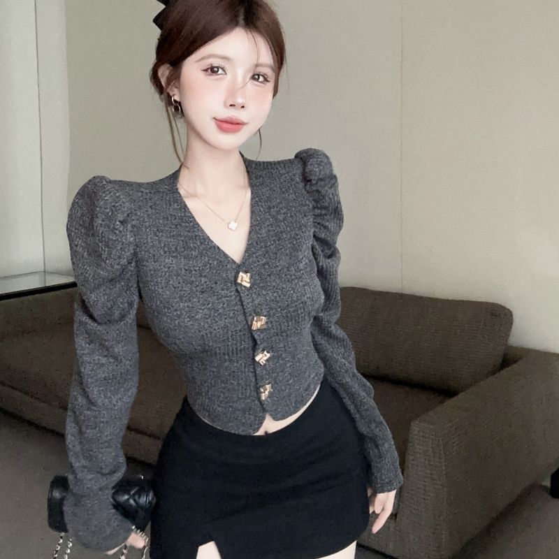 Xiaoxiangfeng French v-neck short top for women with niche design for autumn and winter puff sleeves knitted cardigan bottoming shirt