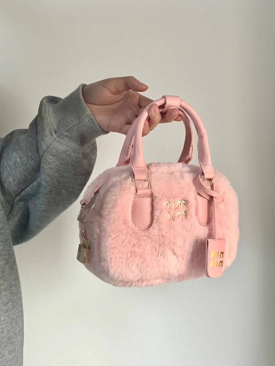 Xiaohongshu’s same autumn and winter high-end furry bag, cute plush velvet handbag, Boston bag, cross-body shoulder bag