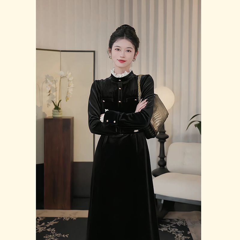 法式名媛黑色絲絨連衣裙女2023秋季新款赫本風長袖中長款小黑裙