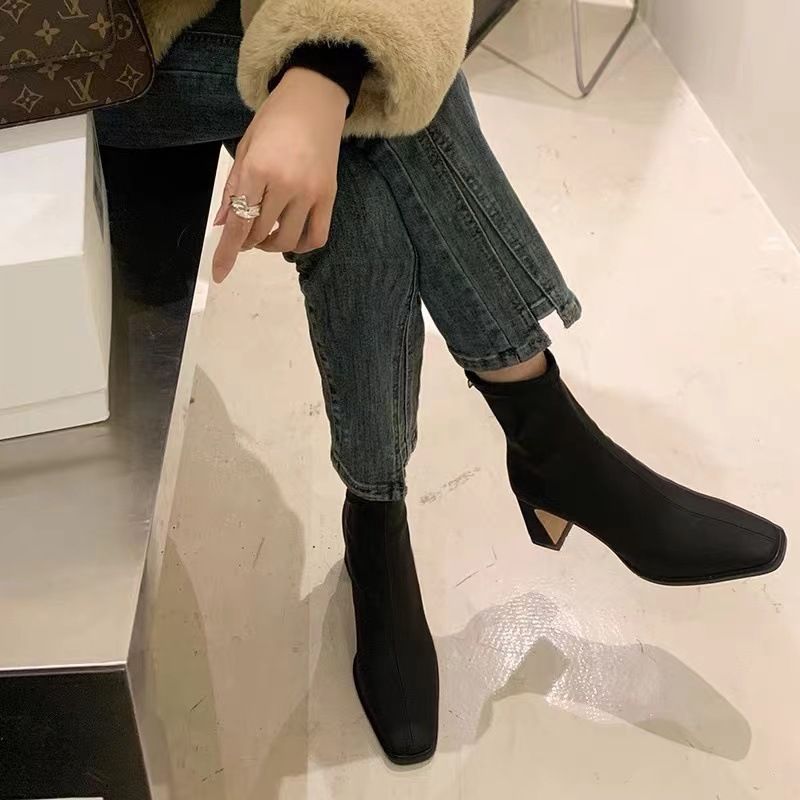 法式瘦瘦靴女2023新款方頭粗跟彈力短靴時裝靴加絨後拉鏈高跟靴子