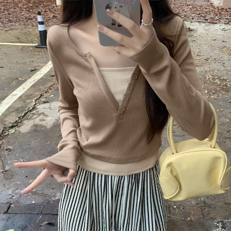 2023新款辣妹專屬撞色假兩件V領長袖T恤女設計感小眾修身短款上衣