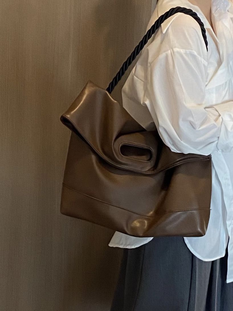 棕色軟皮大容量托特包女2023新款通勤簡約大包學生上課單肩斜挎包