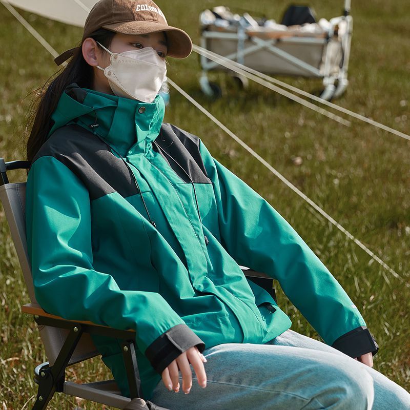 冲锋衣女情侣登山服薄款可脱卸连帽潮流防水大码男生运动户外防风