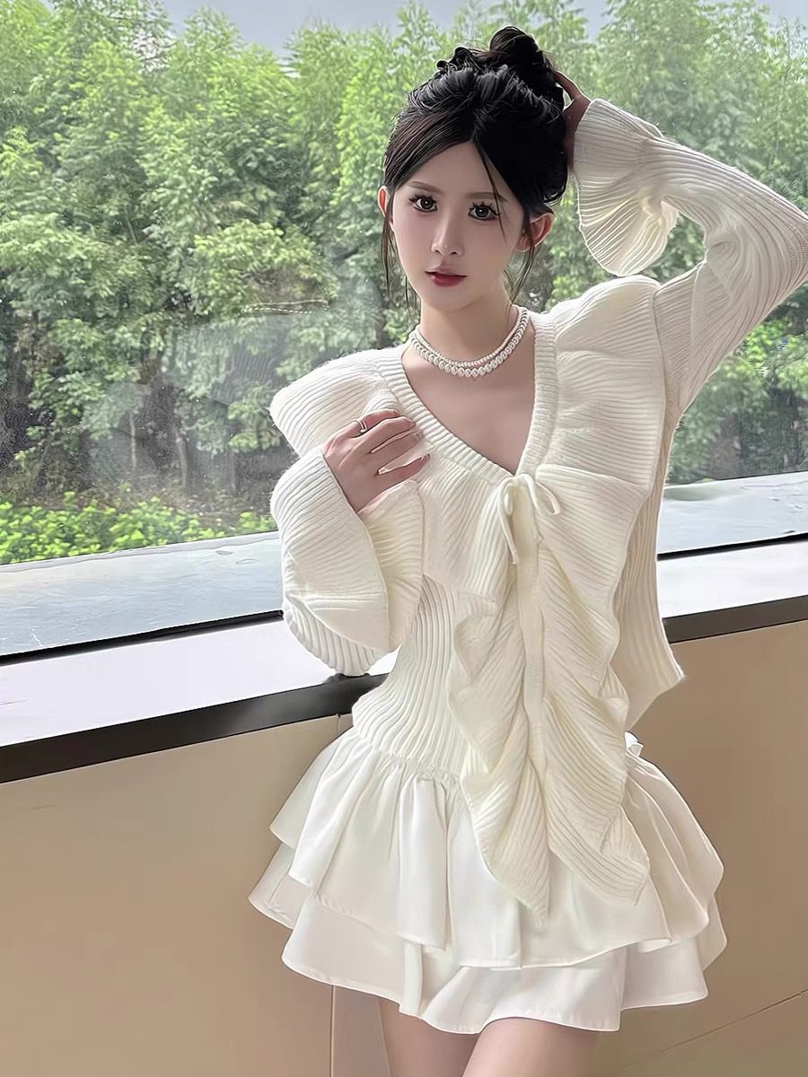 法式溫柔甜美荷葉邊V領長袖毛衣女早秋新款修身內搭打底針織上衣