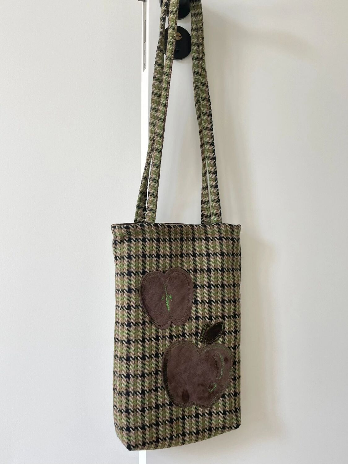 Autumn and Winter Fashion Bag 2023 New niche design handbag Canvas Apple Thousand Bird Grid Commuter Shoulder Bag