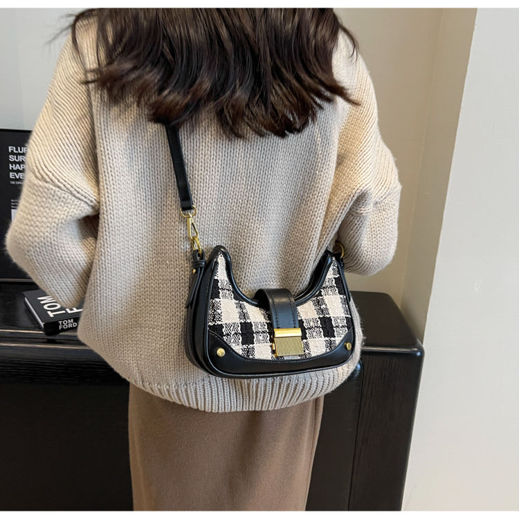 Luxuriöse Damentasche mit klassischem Design und Kette. Neue All-in-One-Umhängetasche im Retro-Stil mit Karomuster_voghion.com