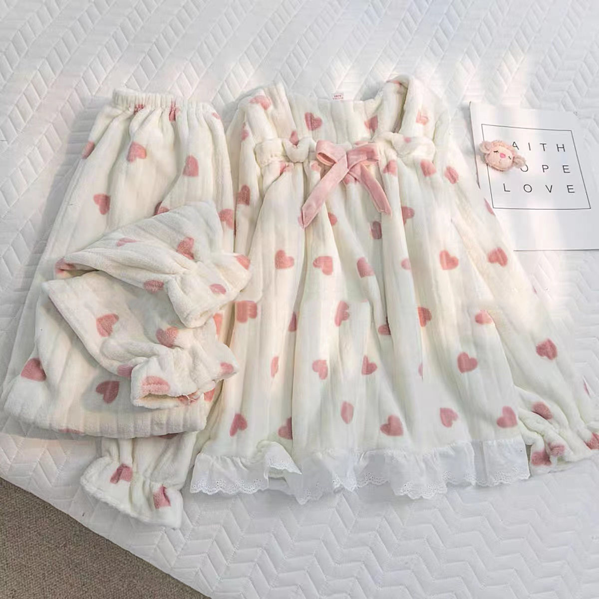 睡衣女秋冬長袖珊瑚絨冬季寬鬆加厚加絨保暖可愛法蘭絨套裝家居服