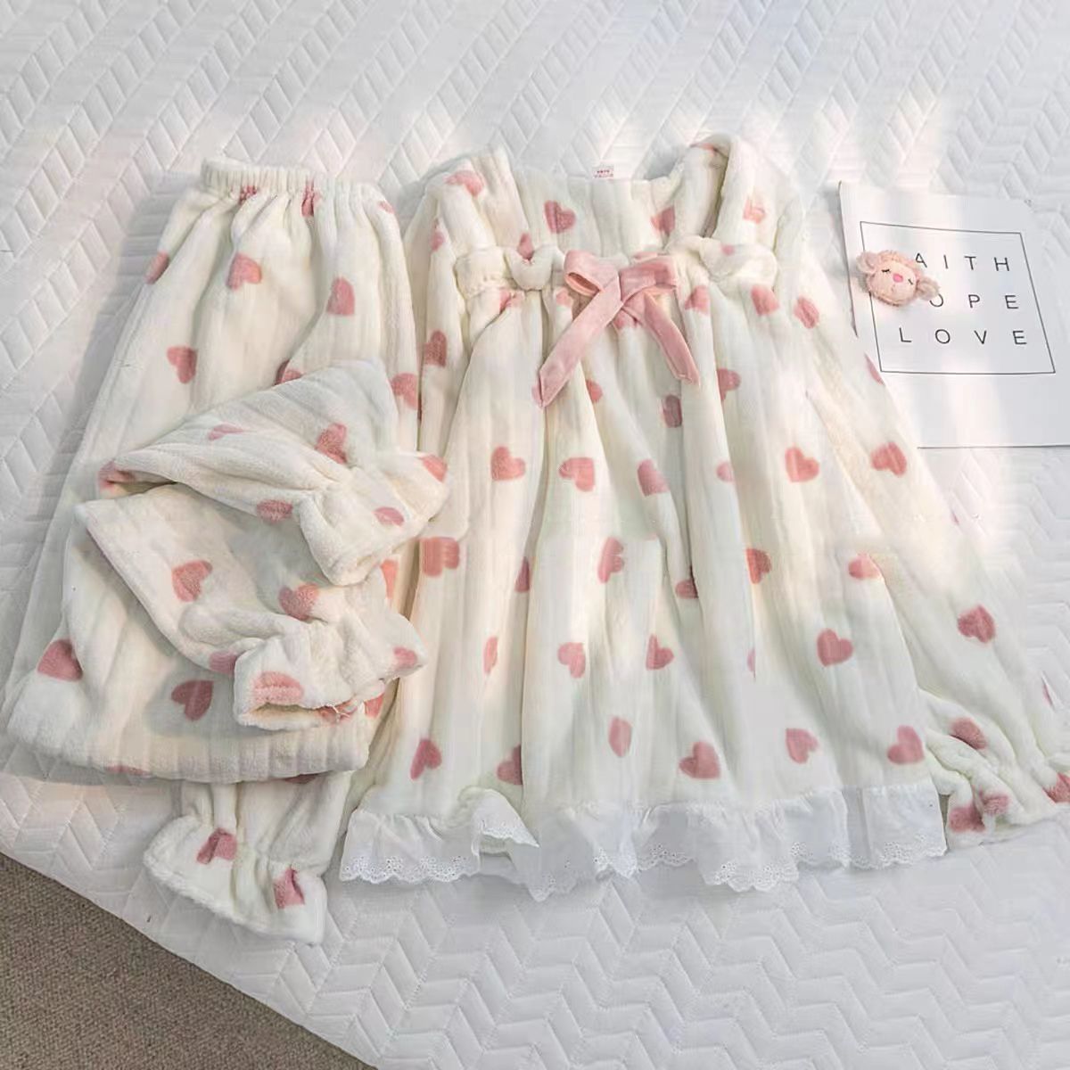 睡衣女秋冬長袖珊瑚絨冬季寬鬆加厚加絨保暖可愛法蘭絨套裝家居服
