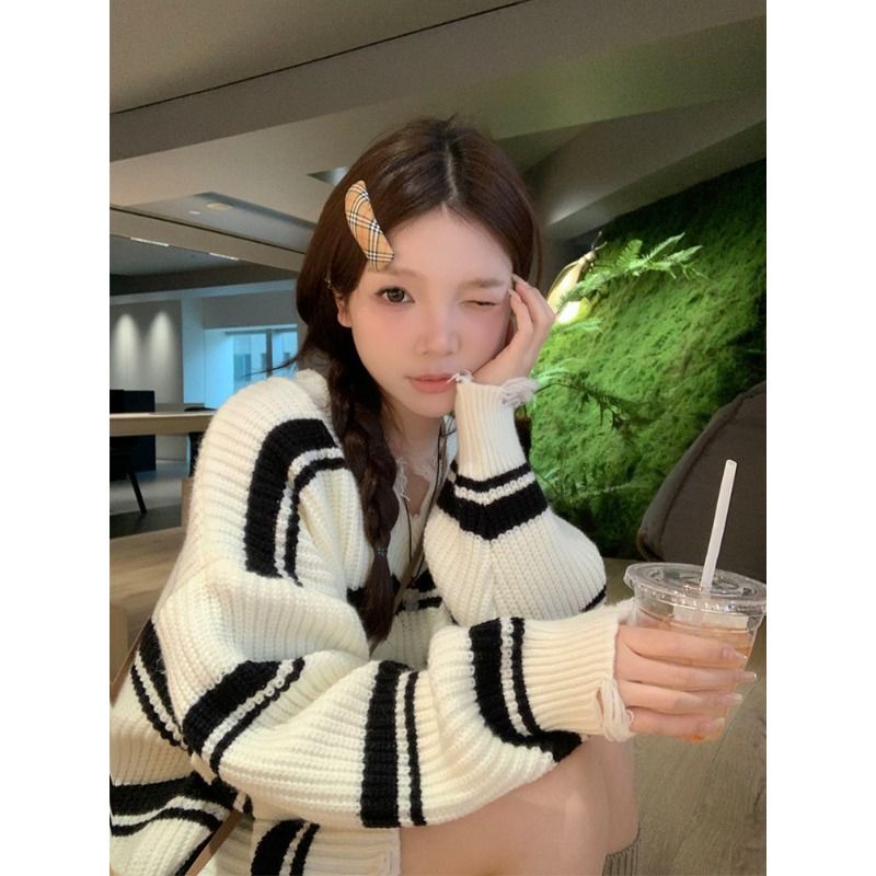 新款溫柔風撞色條紋V領長袖毛衣女秋季設計感破洞寬鬆上衣潮