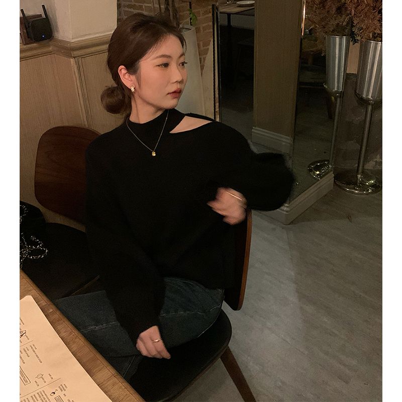 黑色小心機純欲毛衣女秋季設計感小眾內搭打底衫露肩針織上衣薄款