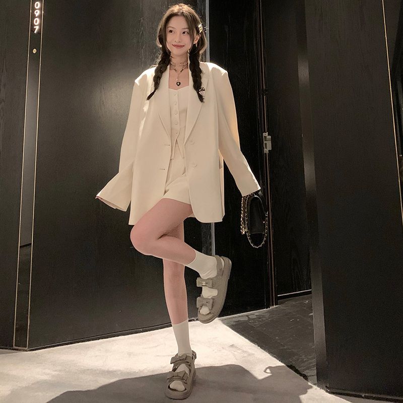 White small suit jacket for small women 2023 spring and autumn new high-end design niche casual short suit