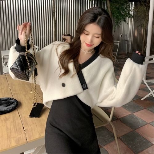 Breast-style outfits to hit the street, fashionable autumn and winter suits  new age-reducing, gentle and temperament suspender skirt two-piece set for women