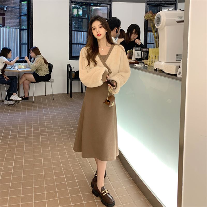 Breast-style outfits to hit the street, fashionable autumn and winter suits  new age-reducing, gentle and temperament suspender skirt two-piece set for women