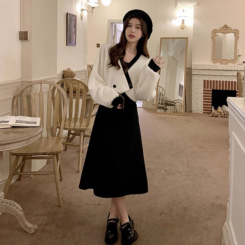 Breast-style outfits to hit the street, fashionable autumn and winter suits  new age-reducing, gentle and temperament suspender skirt two-piece set for women