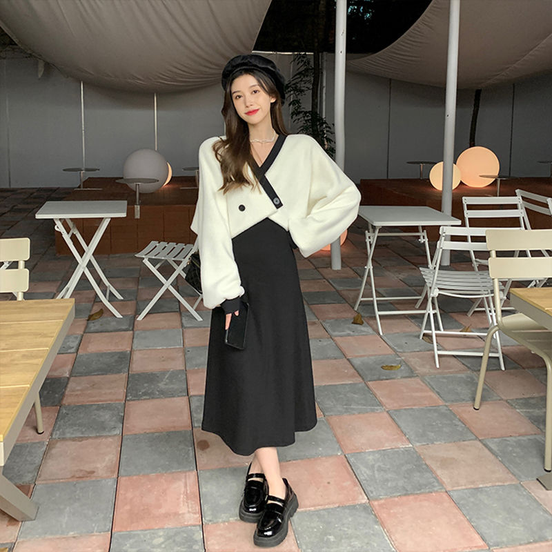 Breast-style outfits to hit the street, fashionable autumn and winter suits  new age-reducing, gentle and temperament suspender skirt two-piece set for women