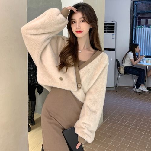 Breast-style outfits to hit the street, fashionable autumn and winter suits  new age-reducing, gentle and temperament suspender skirt two-piece set for women