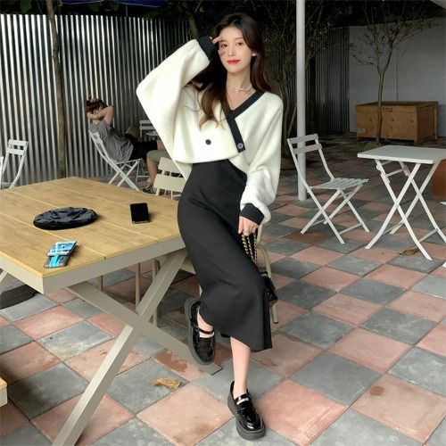 Breast-style outfits to hit the street, fashionable autumn and winter suits  new age-reducing, gentle and temperament suspender skirt two-piece set for women