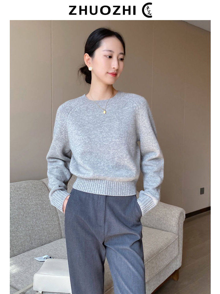 卓芝法式灰色圓領針織衫女裝2023冬季新款慵懶風收腰短款灰色毛衣