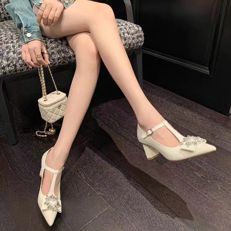 白色玛丽珍鞋优雅尖头粗跟T型带水钻扣高跟鞋法式气质单鞋夏季女