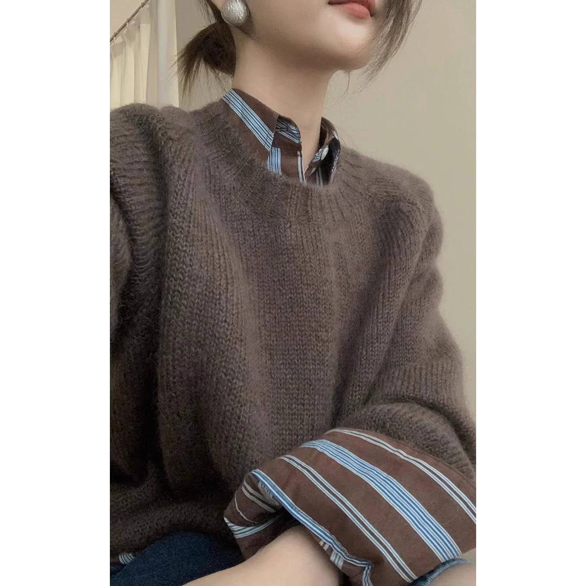 美拉德棕色圓領毛衣女秋季針織軟糯套頭慵懶風軟糯加厚上衣秋冬