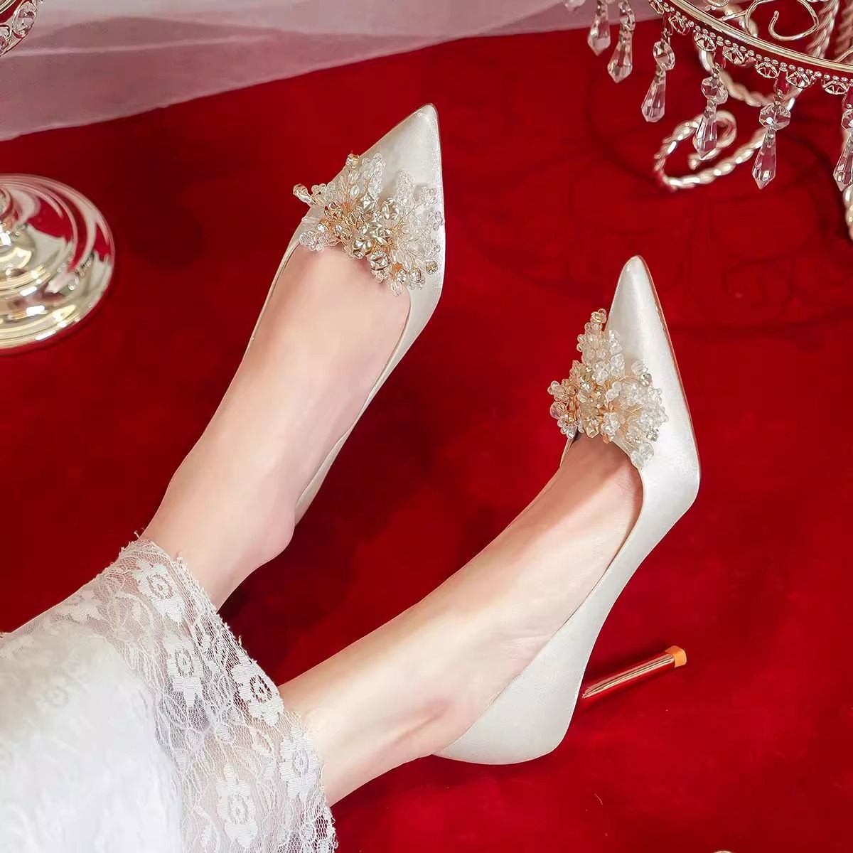 白色缎面法式婚鞋主婚纱照秀禾两穿新娘鞋伴娘新款高跟鞋女高级感