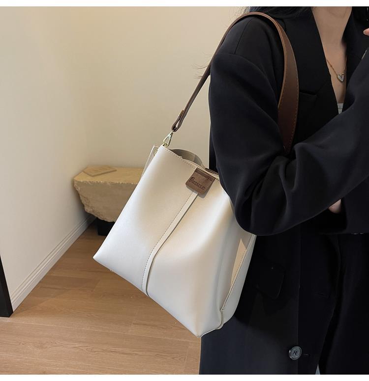 Large capacity for women in autumn winter, versatile 2023 new broadband crossbody bag, textured single shoulder mother_voghion.com