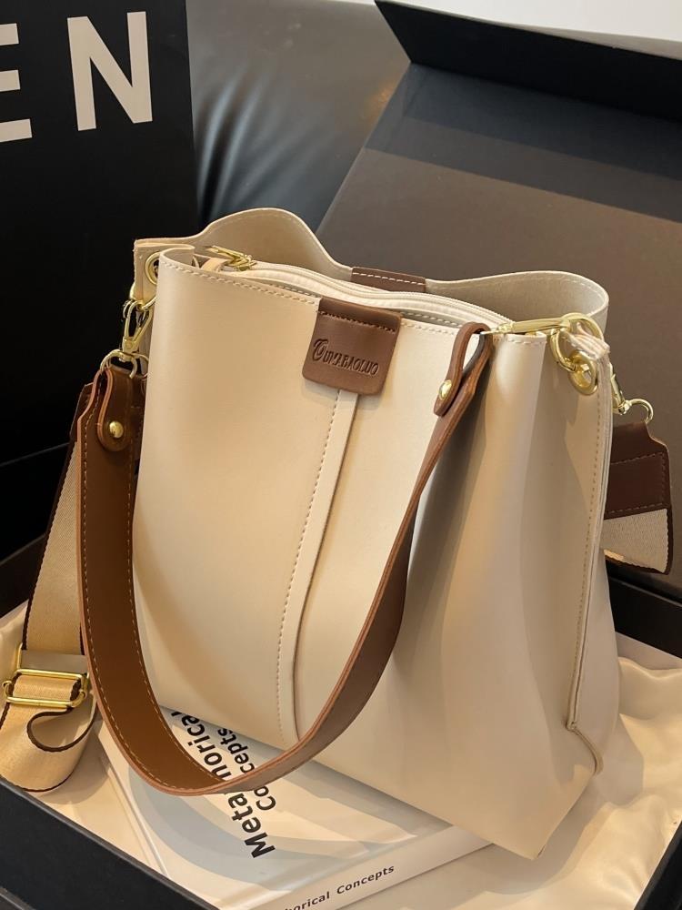 Large capacity for women in autumn winter, versatile 2023 new broadband crossbody bag, textured single shoulder mother_voghion.com