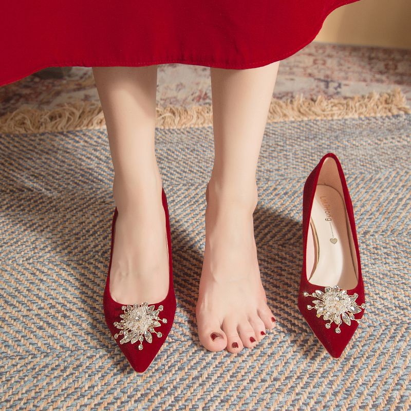 2023年新款单鞋新娘高贵秀禾新中式粗跟水钻绒面红色婚鞋优雅时尚