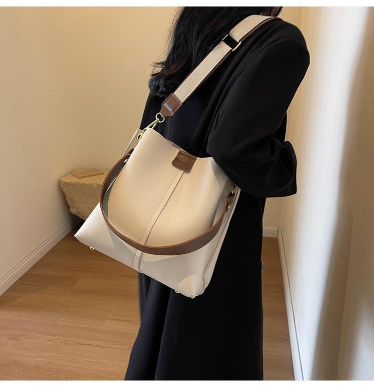 Large capacity for women in autumn winter, versatile 2023 new broadband crossbody bag, textured single shoulder mother_voghion.com