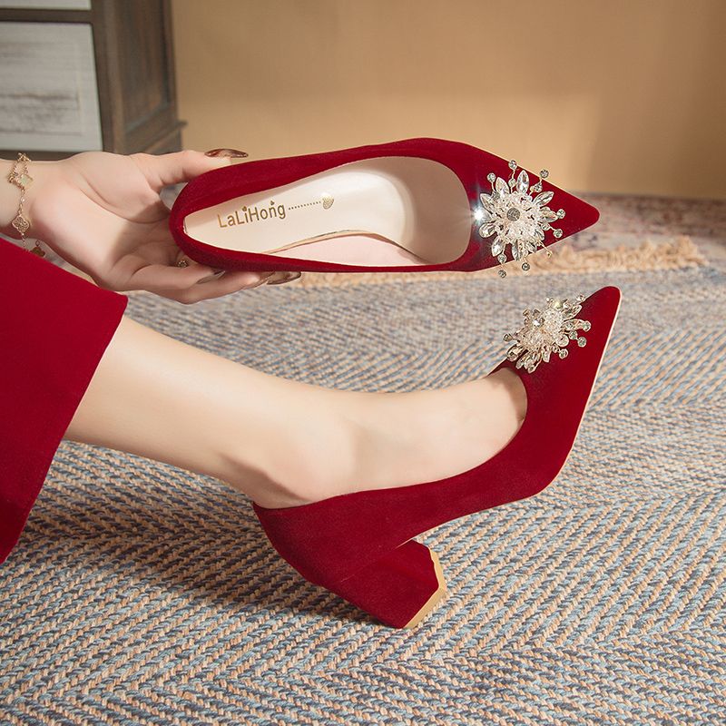 2023年新款单鞋新娘高贵秀禾新中式粗跟水钻绒面红色婚鞋优雅时尚