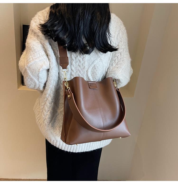Large capacity for women in autumn winter, versatile 2023 new broadband crossbody bag, textured single shoulder mother_voghion.com