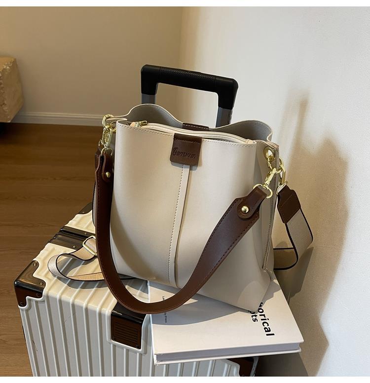 Large capacity for women in autumn winter, versatile 2023 new broadband crossbody bag, textured single shoulder mother_voghion.com