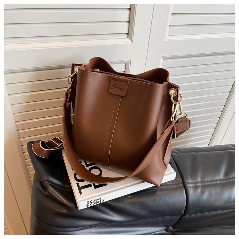 Large capacity for women in autumn winter, versatile 2023 new broadband crossbody bag, textured single shoulder mother_voghion.com